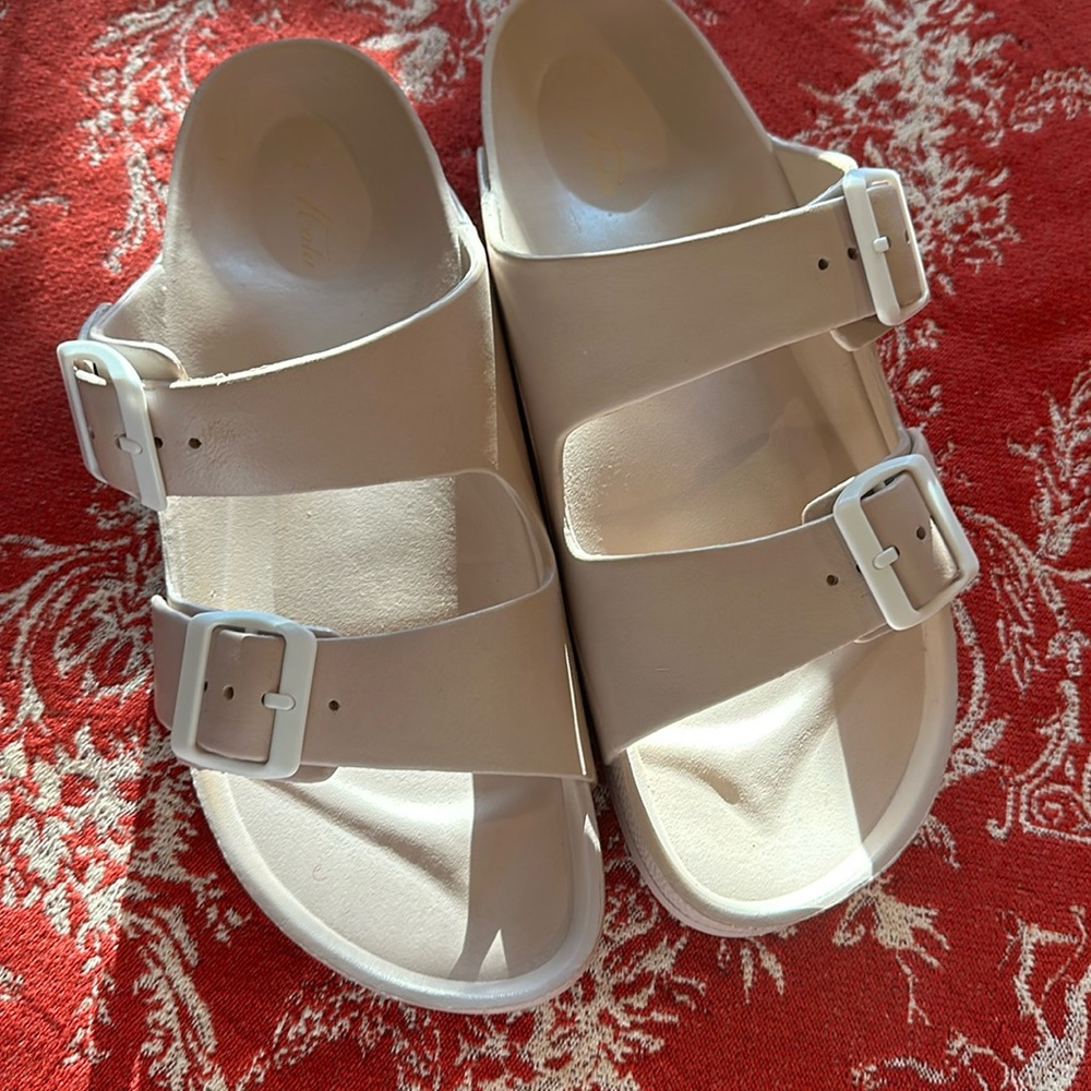 Light pink boutique sandals.  Brand is “Mata”.  Size 9.